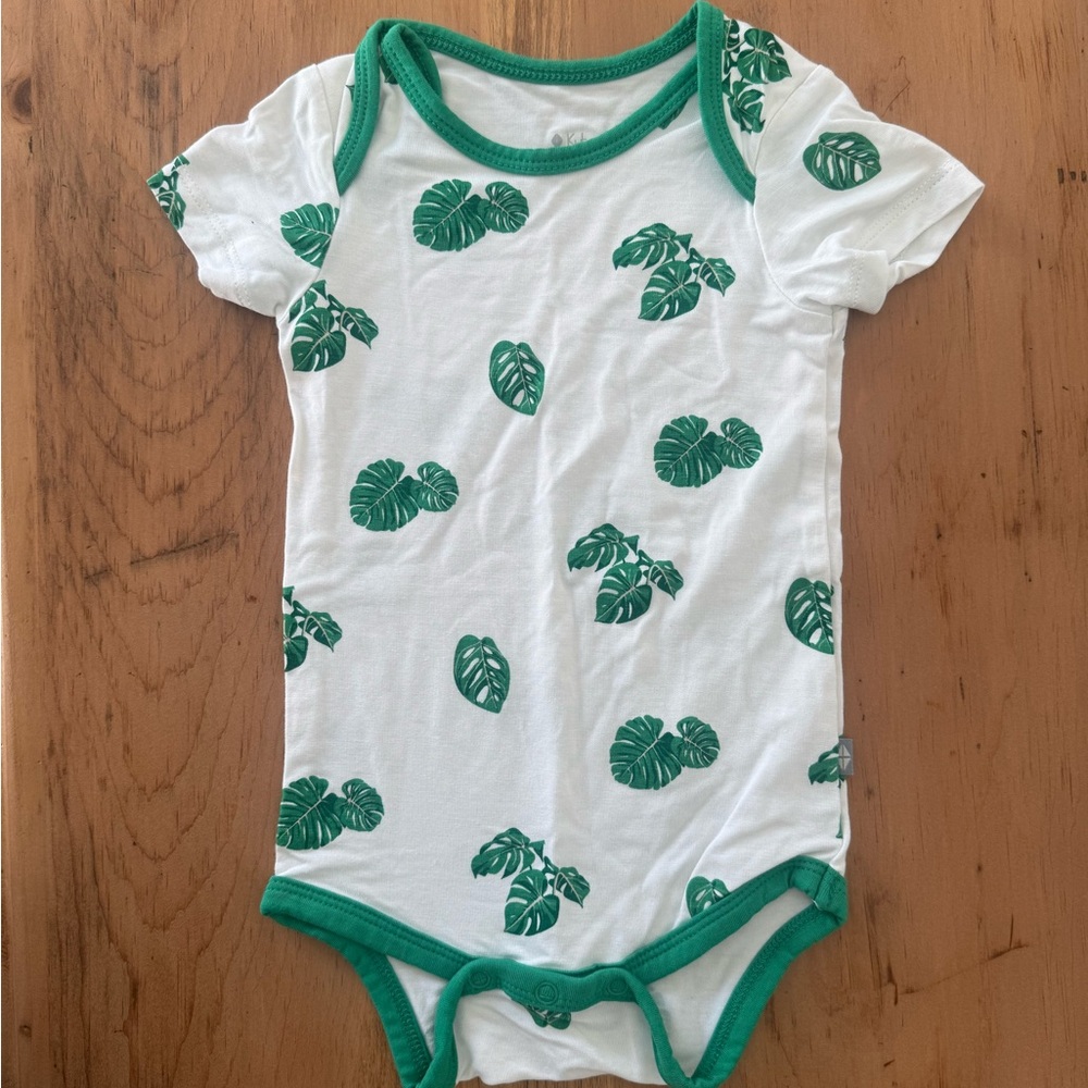 Kyte BABY Green Leaf Print Bodysuit
